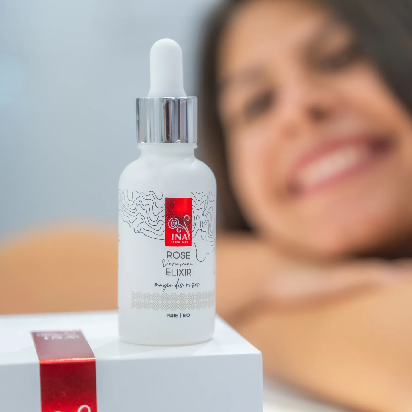 Compre 2 Cremes Hidratantes Ativos, Ganhe 1 Sérum Facial Anti-Idade Grátis