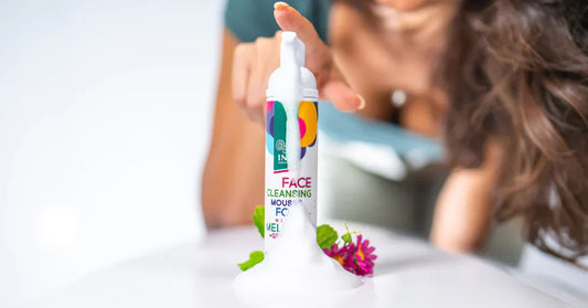 Espuma de Limpeza Natural para Rosto com Erva-Cidreira Bio - Cuidado diário sem ressecar a pele