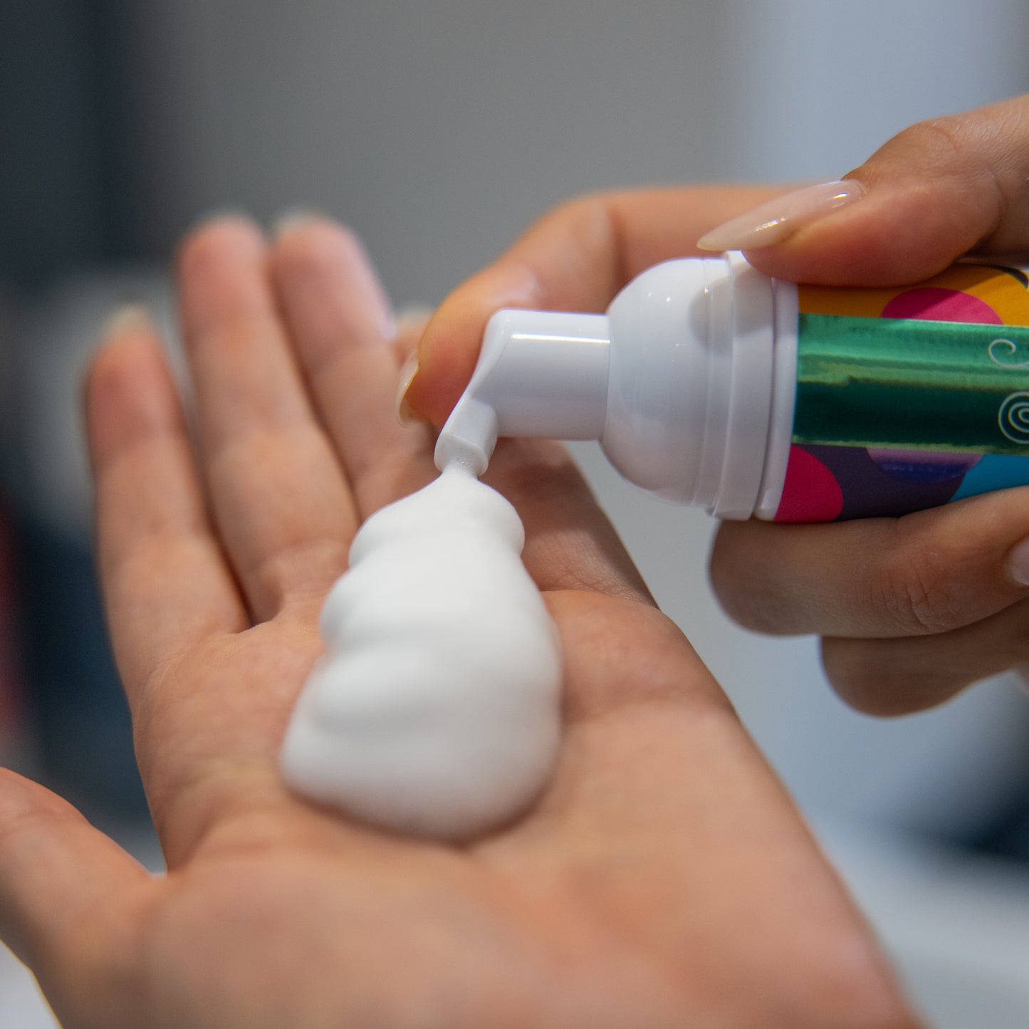 Espuma de Limpeza Natural para o Rosto com Erva-Cidreira e Gerânio - para todos os tipos de pele