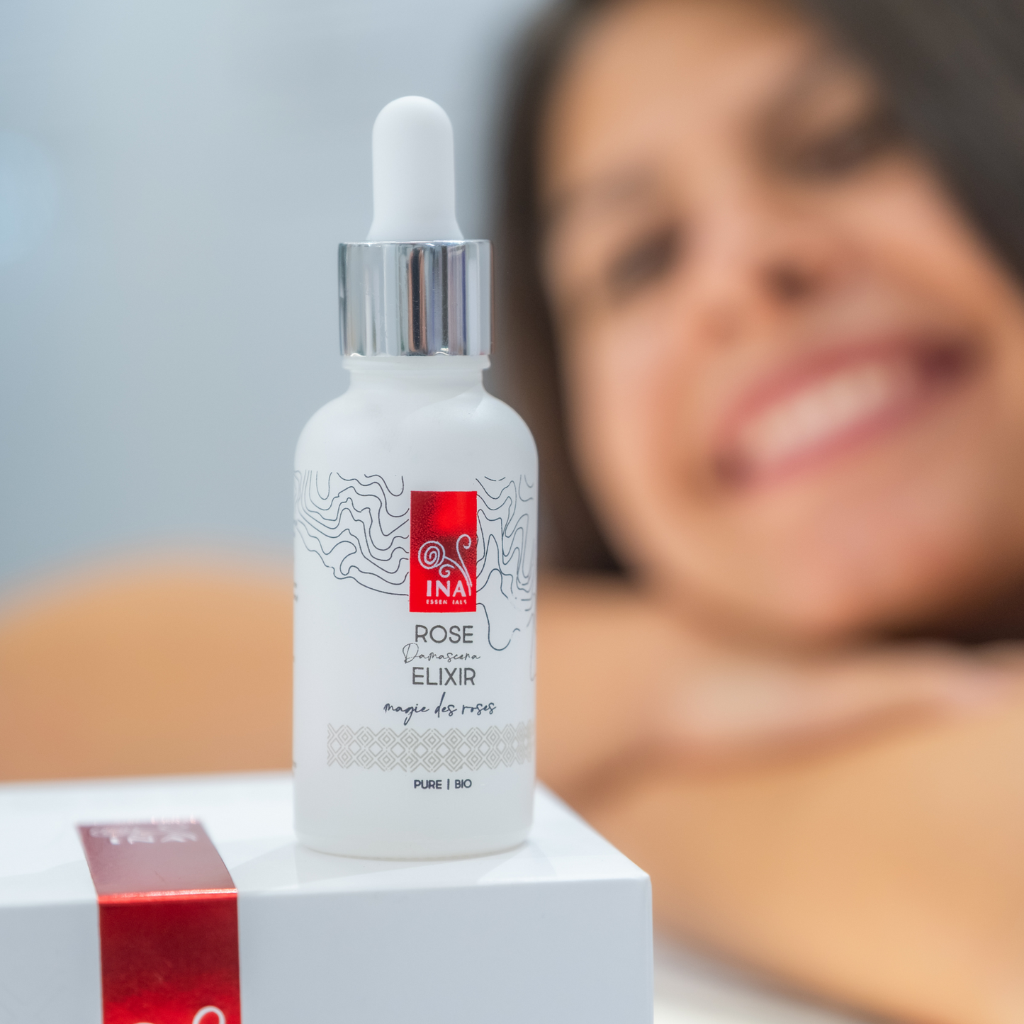 Compre 2 Cremes Hidratantes Ativos, Ganhe 1 Sérum Facial Anti-Idade Grátis